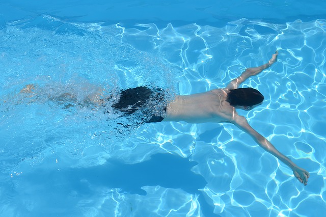 Al agua patos con colon irritable: una (difícil) experiencia en la piscina.